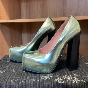 Senso diffusion metallic green square toe platform heels size 36 never worn
